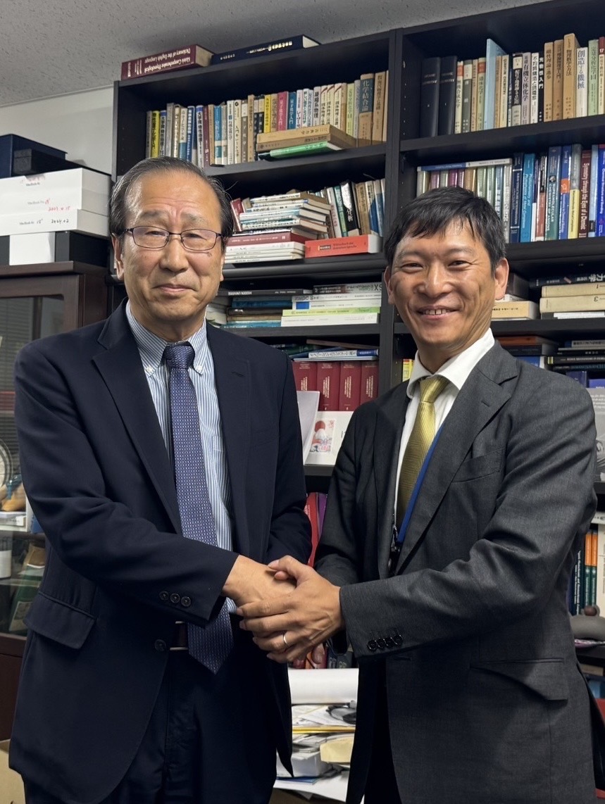 北川進教授と樋口雅一准教授