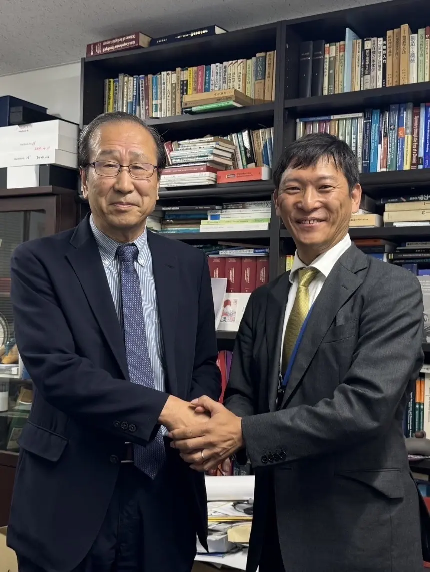 北川進教授と樋口雅一准教授